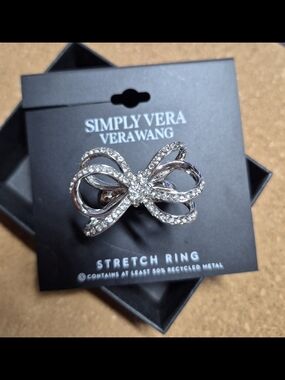 *NEW* Simply Vera Vera Wang Crystal Bow Stretch Ring - Silver